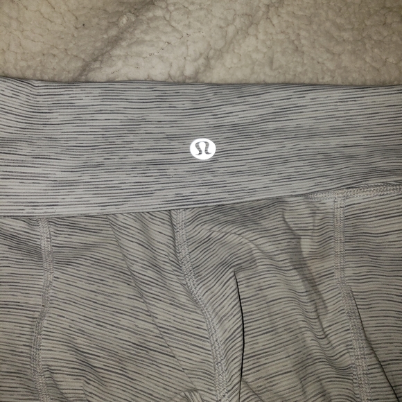 lulu🍋 leggings - Picture 4 of 5